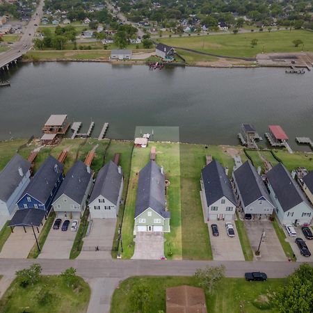 Luxury Waterfront Home Family And Pet Friendly Near Surfside Beach 11 Mins フリーポート エクステリア 写真