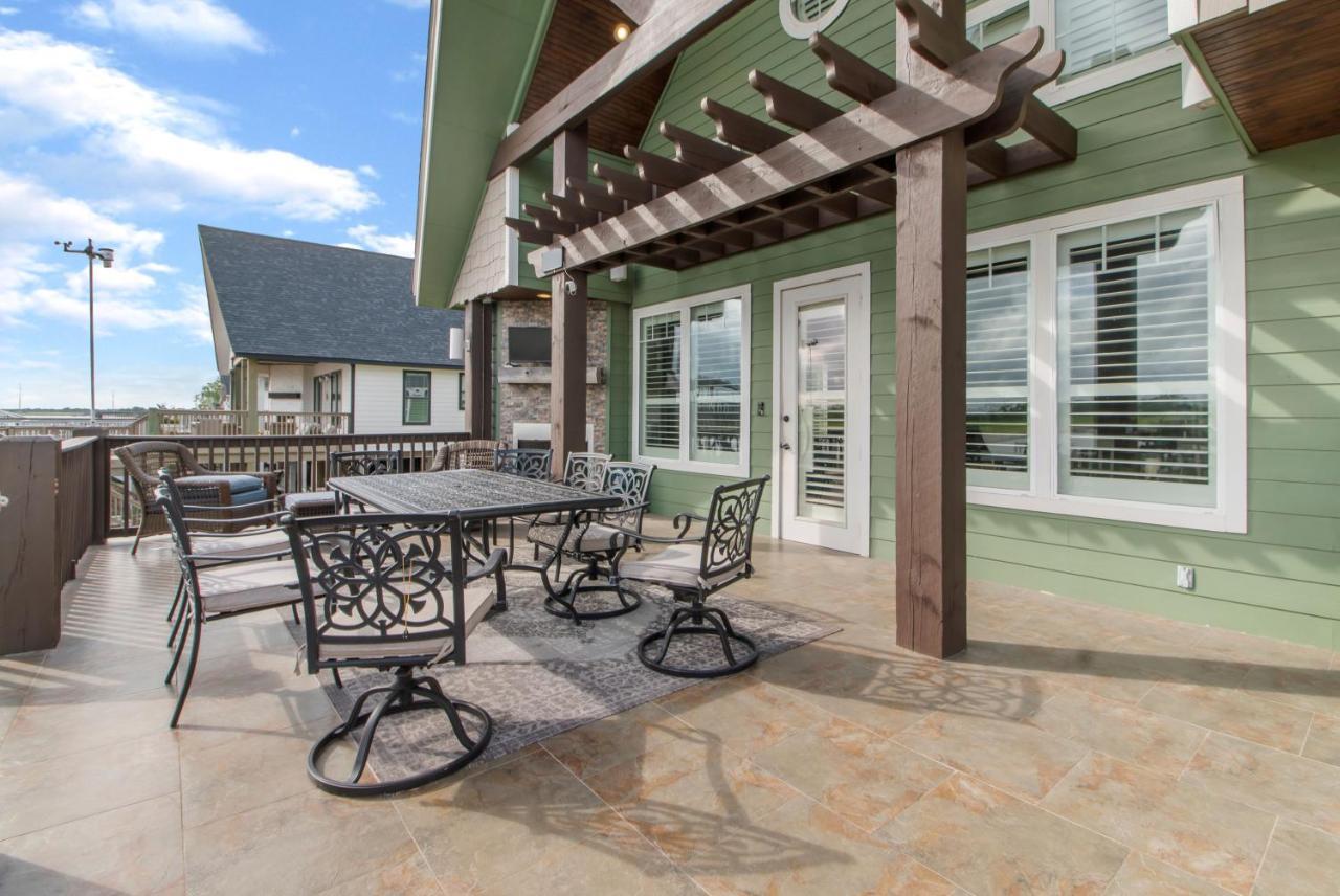 Luxury Waterfront Home Family And Pet Friendly Near Surfside Beach 11 Mins フリーポート エクステリア 写真