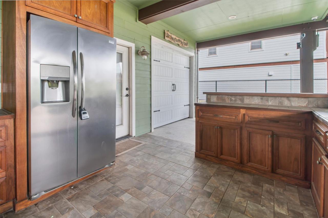 Luxury Waterfront Home Family And Pet Friendly Near Surfside Beach 11 Mins フリーポート エクステリア 写真