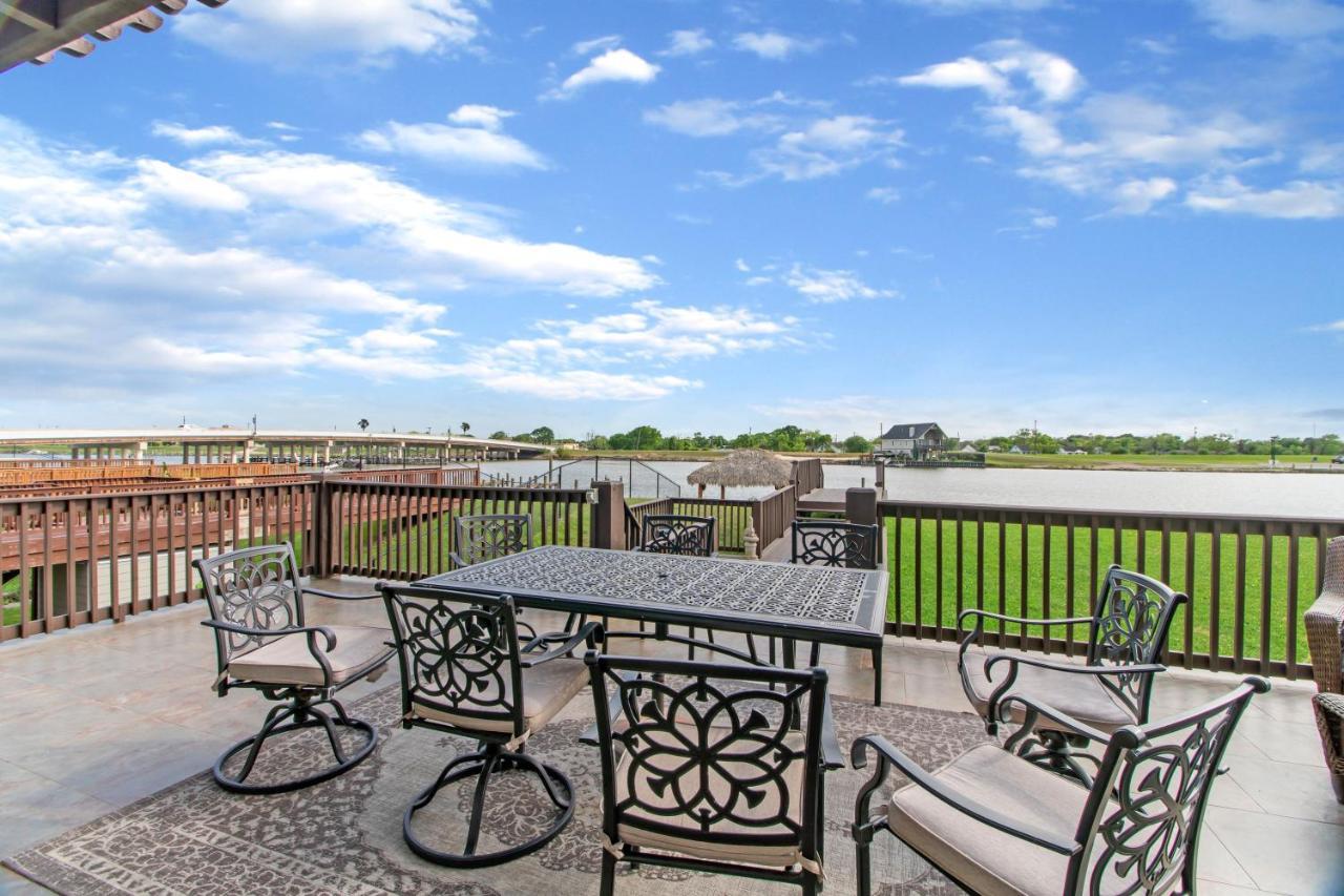Luxury Waterfront Home Family And Pet Friendly Near Surfside Beach 11 Mins フリーポート エクステリア 写真