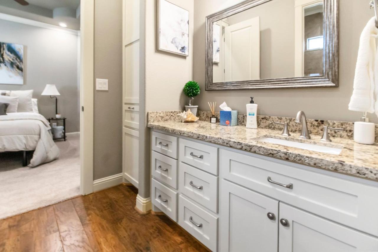 Luxury Waterfront Home Family And Pet Friendly Near Surfside Beach 11 Mins フリーポート エクステリア 写真