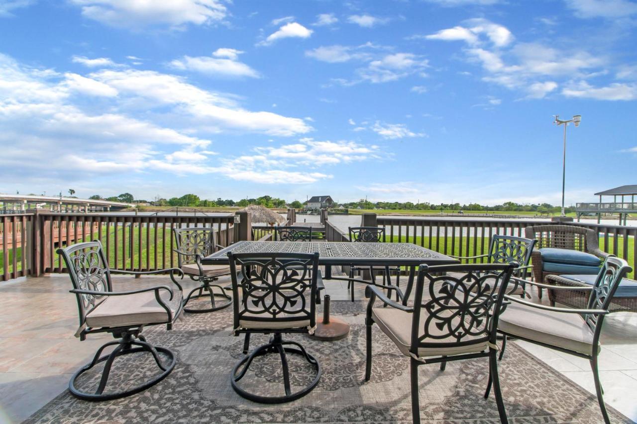 Luxury Waterfront Home Family And Pet Friendly Near Surfside Beach 11 Mins フリーポート エクステリア 写真