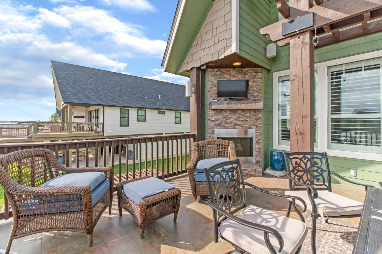 Luxury Waterfront Home Family And Pet Friendly Near Surfside Beach 11 Mins フリーポート エクステリア 写真