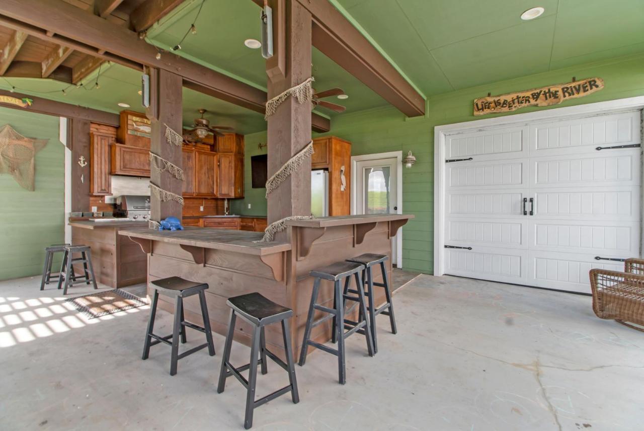 Luxury Waterfront Home Family And Pet Friendly Near Surfside Beach 11 Mins フリーポート エクステリア 写真