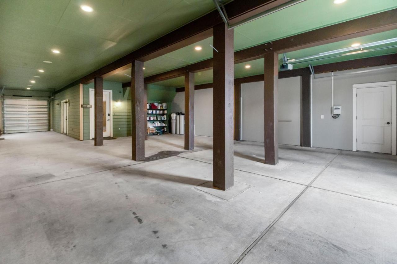 Luxury Waterfront Home Family And Pet Friendly Near Surfside Beach 11 Mins フリーポート エクステリア 写真