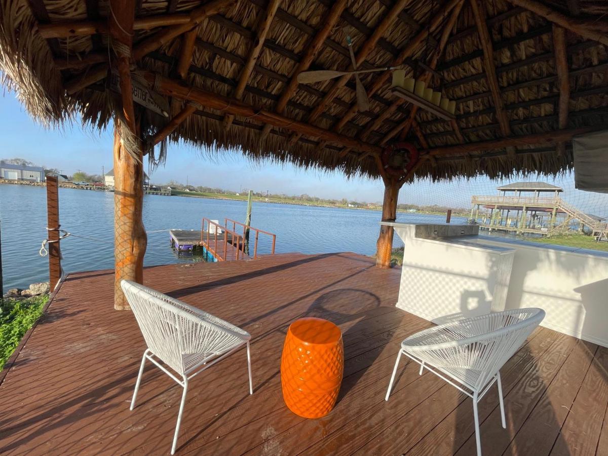 Luxury Waterfront Home Family And Pet Friendly Near Surfside Beach 11 Mins フリーポート エクステリア 写真