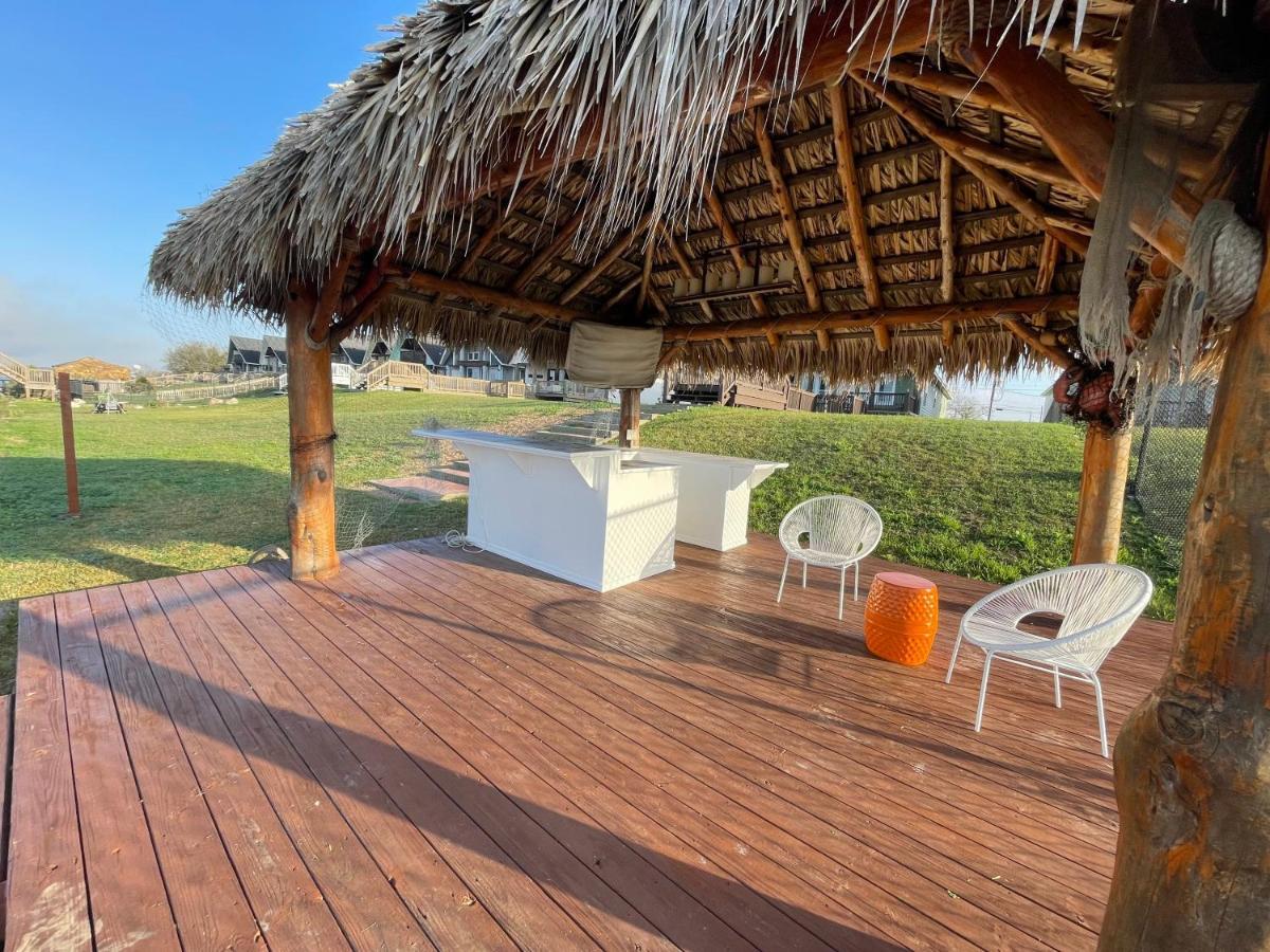 Luxury Waterfront Home Family And Pet Friendly Near Surfside Beach 11 Mins フリーポート エクステリア 写真