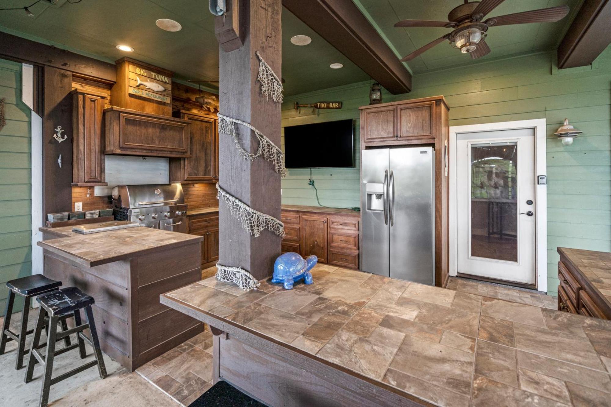 Luxury Waterfront Home Family And Pet Friendly Near Surfside Beach 11 Mins フリーポート エクステリア 写真