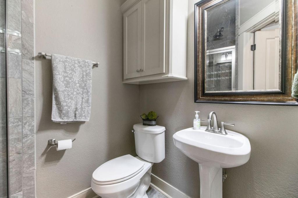 Luxury Waterfront Home Family And Pet Friendly Near Surfside Beach 11 Mins フリーポート エクステリア 写真