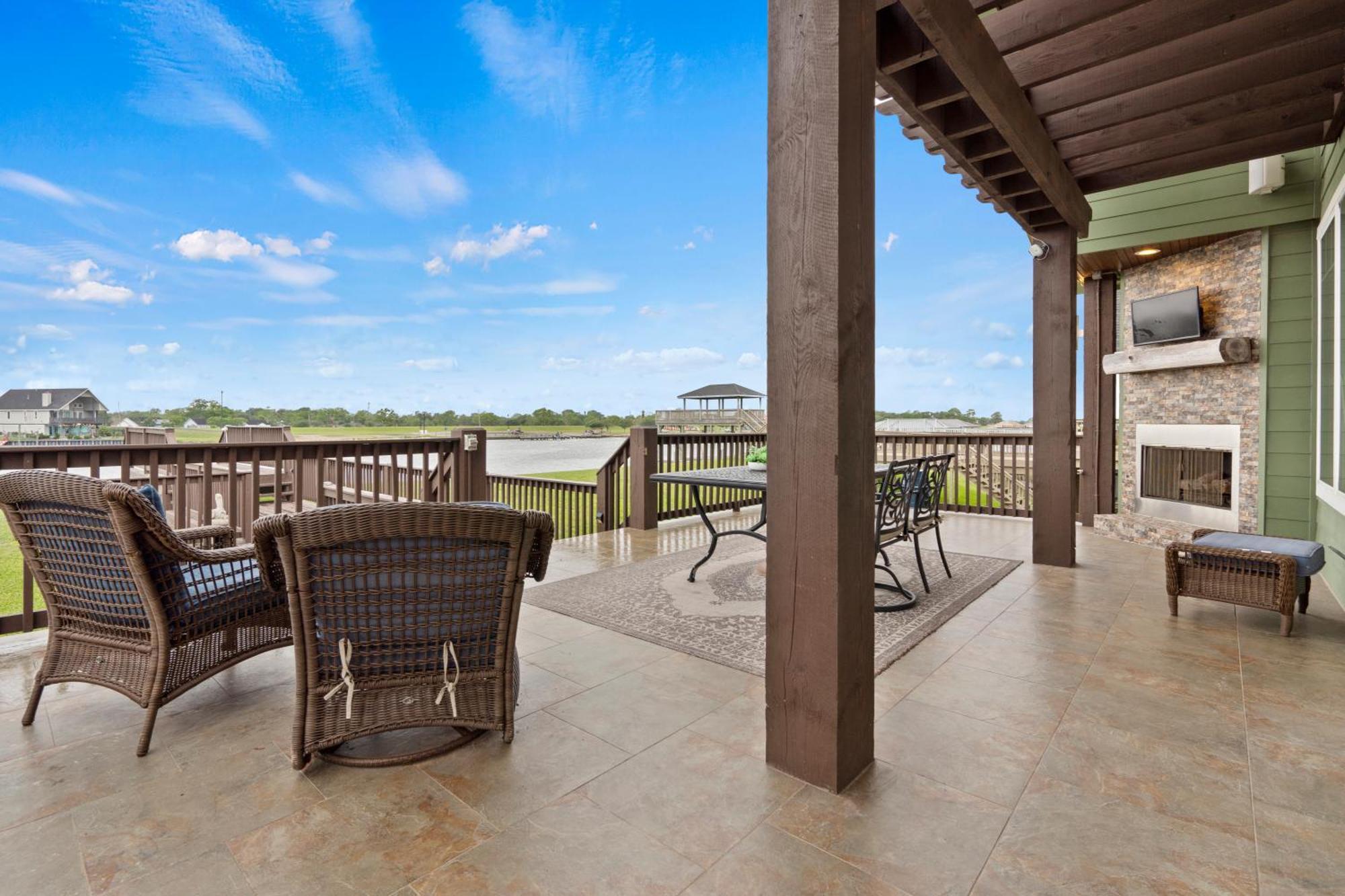 Luxury Waterfront Home Family And Pet Friendly Near Surfside Beach 11 Mins フリーポート エクステリア 写真