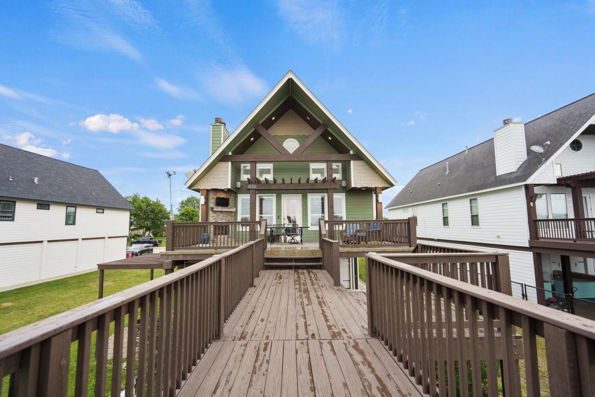 Luxury Waterfront Home Family And Pet Friendly Near Surfside Beach 11 Mins フリーポート エクステリア 写真