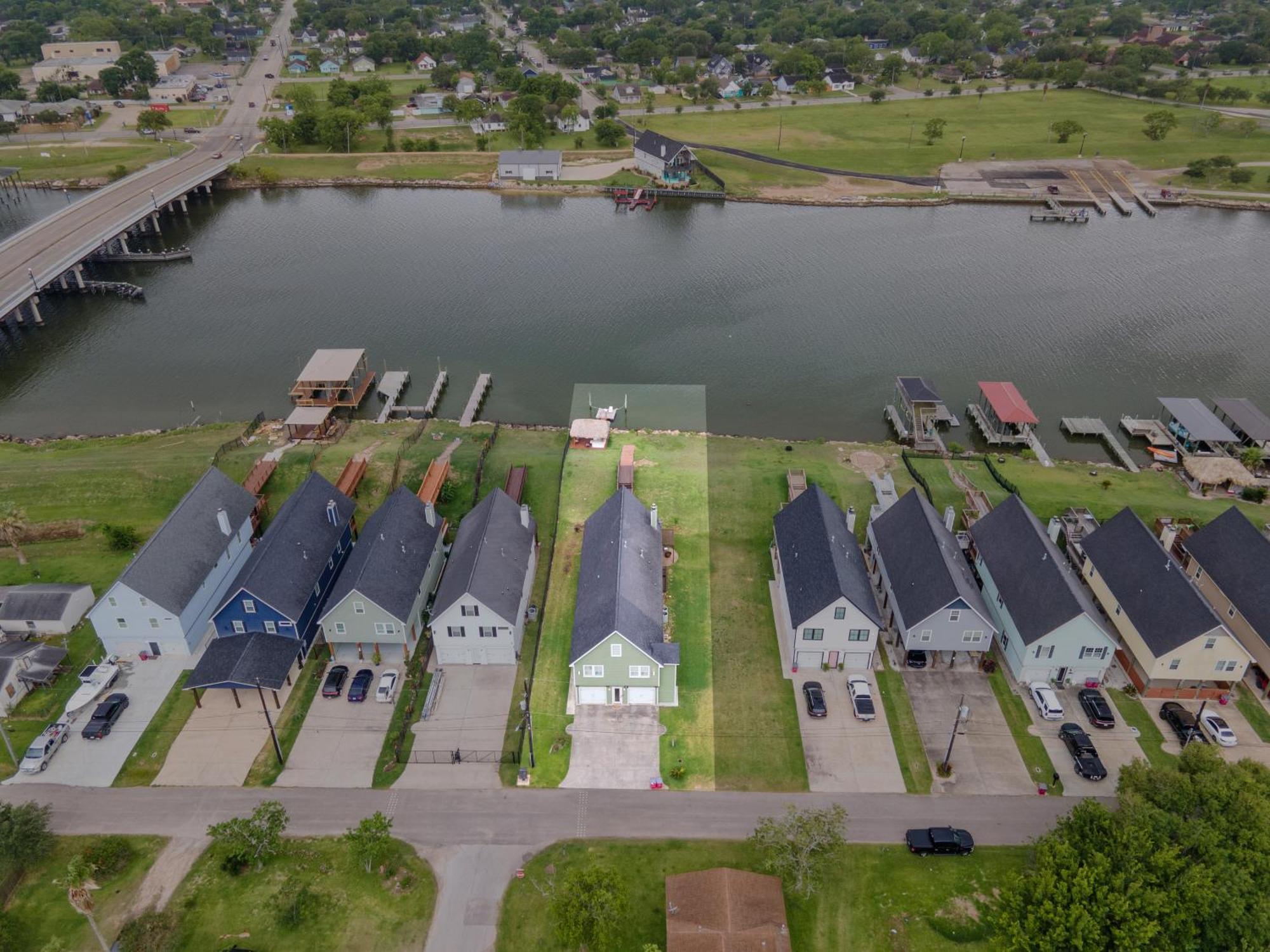 Luxury Waterfront Home Family And Pet Friendly Near Surfside Beach 11 Mins フリーポート エクステリア 写真