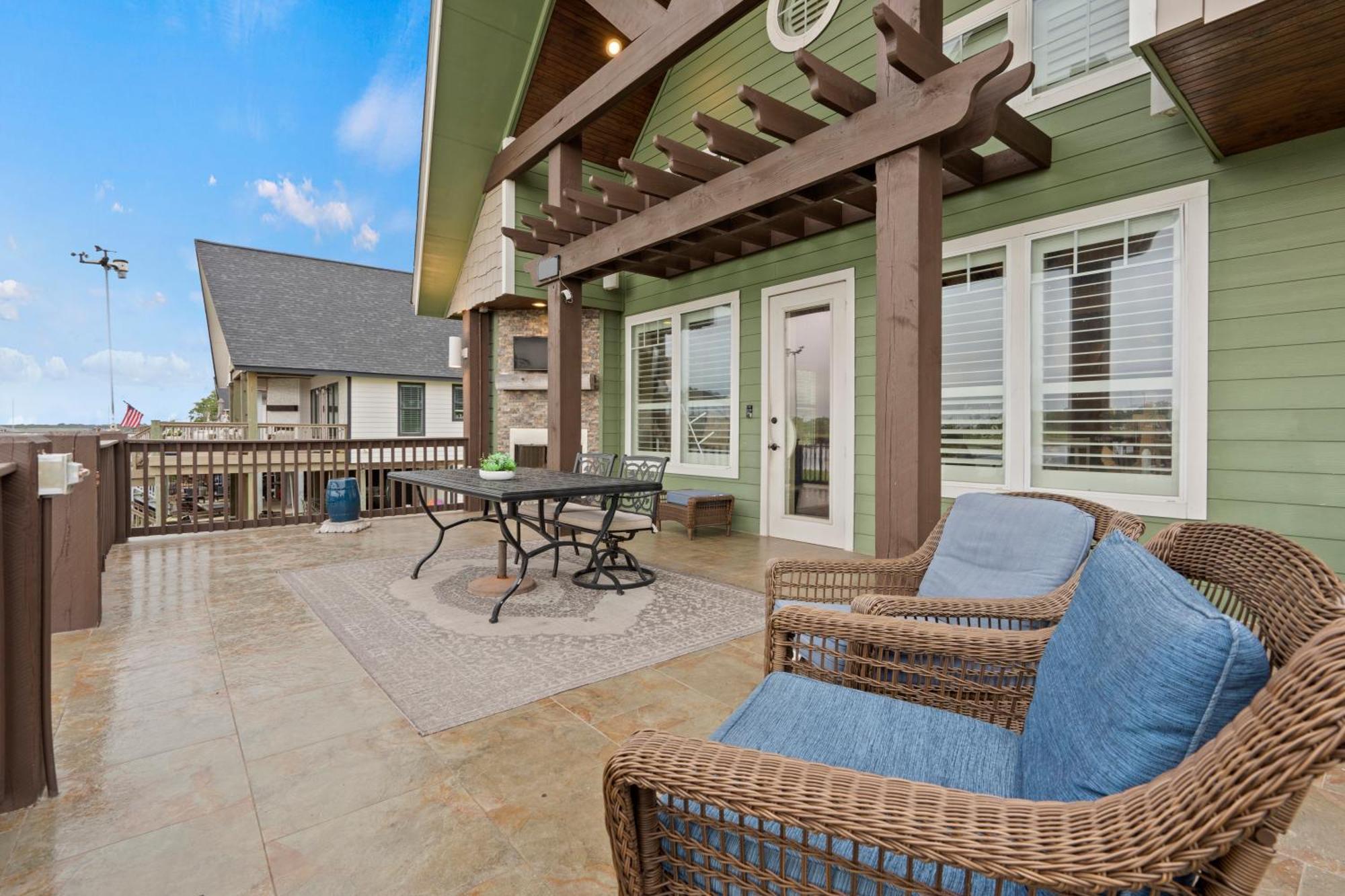 Luxury Waterfront Home Family And Pet Friendly Near Surfside Beach 11 Mins フリーポート エクステリア 写真
