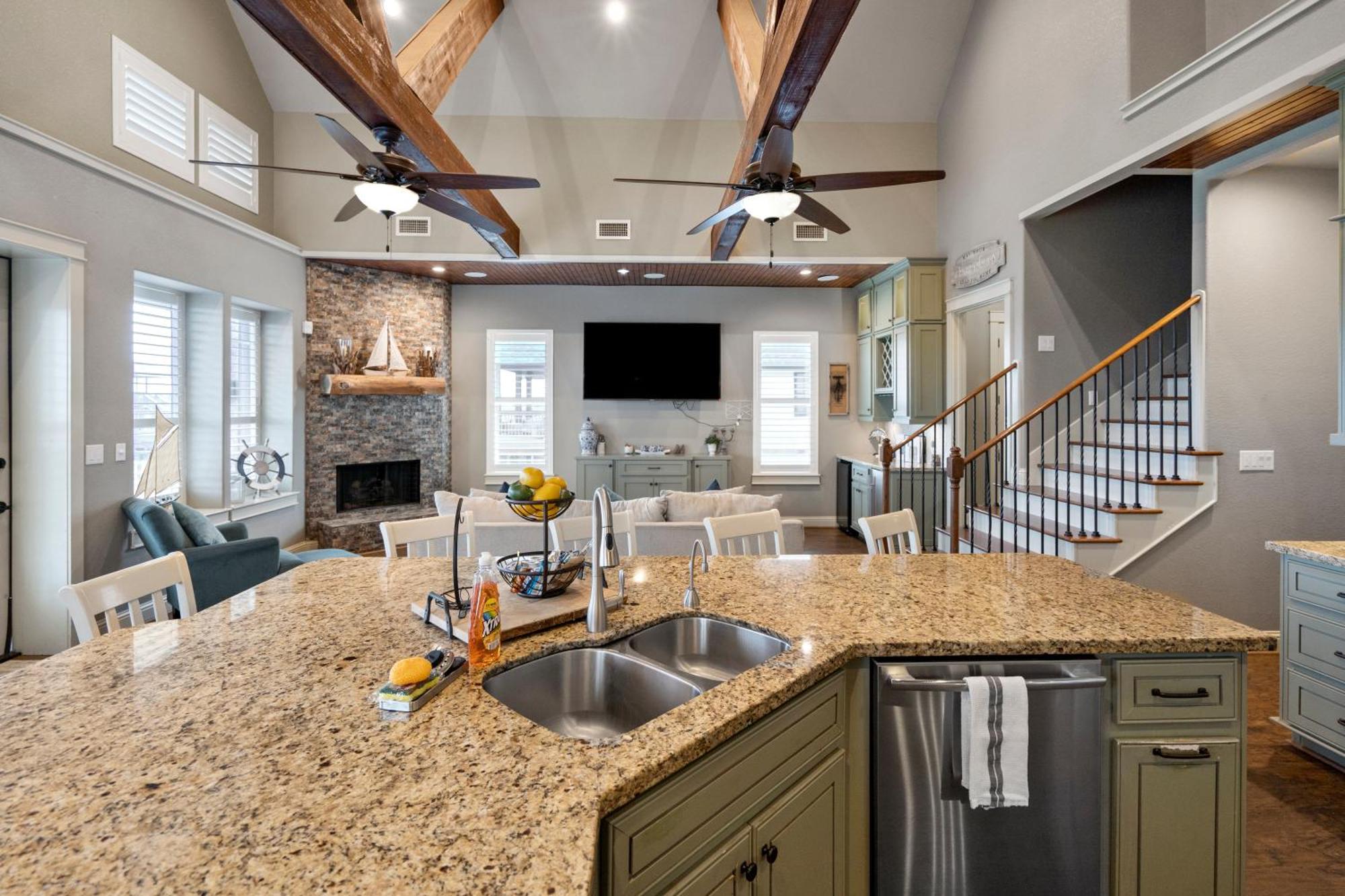 Luxury Waterfront Home Family And Pet Friendly Near Surfside Beach 11 Mins フリーポート エクステリア 写真
